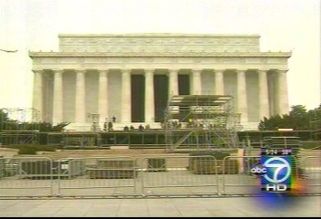 ABC 7 News - Fenty: 500,000 Expected for Lincoln Memorial Inaugural Concert (Mayor Adrian M. Fenty says Sunday's star-studded inaugural celebration for Barack Obama at the Lincoln Memorial is expected to draw about 500,000 people.)
