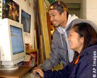 Students from Japan are browsing the Internet