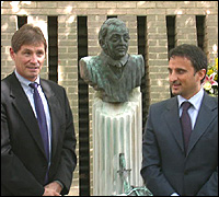 Chris Swecker, left, chief of the FBI's Law Enforcement Services, is joined by Vincenzo DiFresco, nephew of Judge Giovanni Falcone, whose memorial rests at the FBI Academy in Virginia.