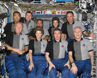 Astronauts crowd in the space lab (© AP Images)