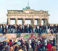 Germans from East and West on the Berlin Wall (© AP Images)