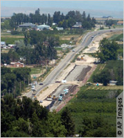 La ampliación de la Carretera estatal 55 en Idaho se terminó antes de la crisis. Otros proyectos están a la espera de recibir fondos.