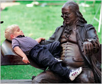 child and statue of Benjamin Franklin