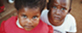 Dos niños sudafricanos atendidos por el Proyecto SIDA Soweto.