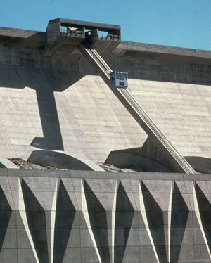 photo of elevator going to third powerplant