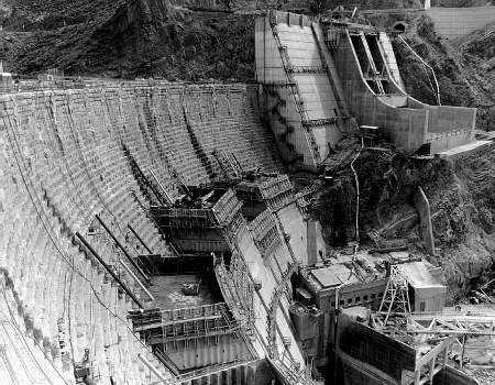 Roosevelt dam being constructed