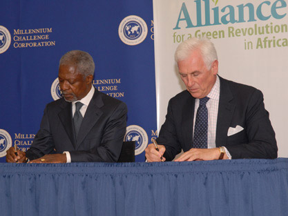 Kofi A. Annan and MCC CEO Ambassador John Danilovich sign the Memorandum of Understanding