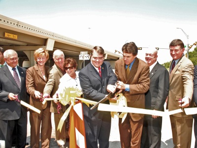 thumbnail image: Katy Freeway ceremony