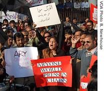 ARY One World reporters protest Pakistan's new media rules, 17 Nov. 2007