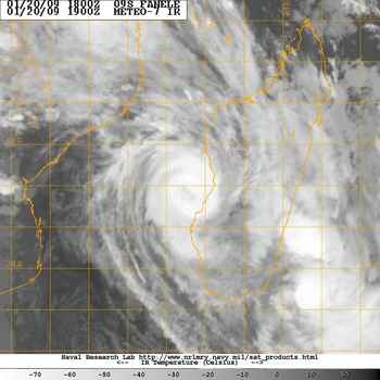 sm20090120.1900.meteo7.x.ir1km_bw.09SFANELE.100kts-948mb-202S-432E.100pc.jpg thumbnail