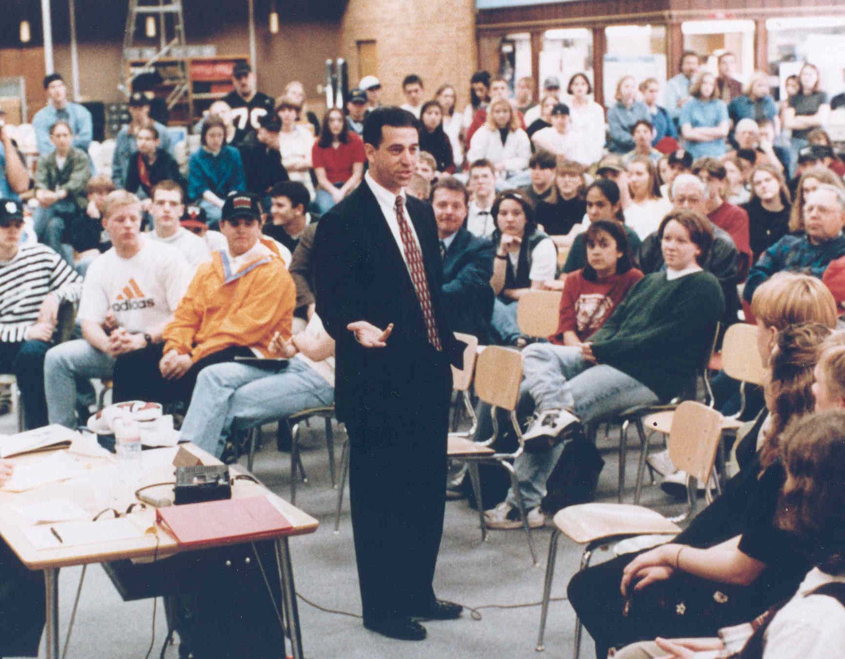 Senator Feingold speaks at a Listening Session