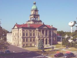 Van Buren County Courthouse [Click here to view full size picture]