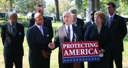 Senator Lautenberg speaks at a press conference with Trenton Mayor Douglas Palmer, Senator Debbie Stabenow (D-MI), and other officials on the need to fully fund local law enforcement programs in New Jersey and nationwide. (September 26, 2007)