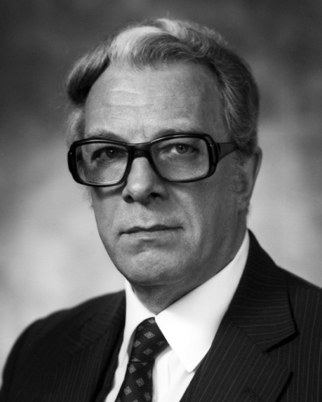 Dr. Harald Löe