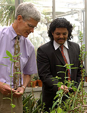 Dr. Bill Folk (left) and Dr. Quinton Johnson. Copyright University of Missouri School of Medicine.