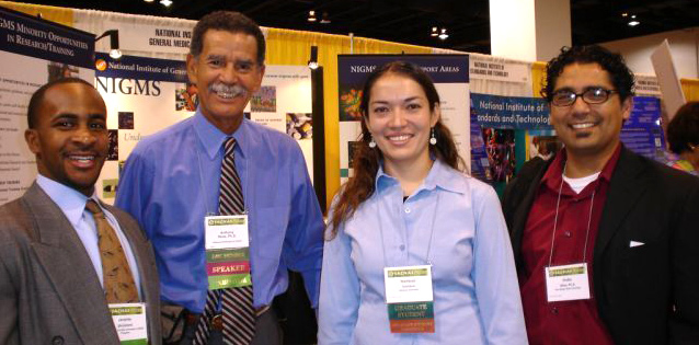 NIGMS’s Dr. Anthony René (second from l) meets with students at a 2005 conference.