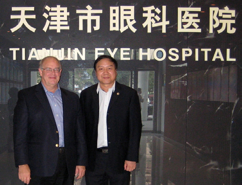 NEI director Dr. Paul A. Sieving (l) and Tianjin Eye Hospital director Dr. Kanxing Zhao