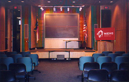 Campus del NIEHS sala principal de conferencias