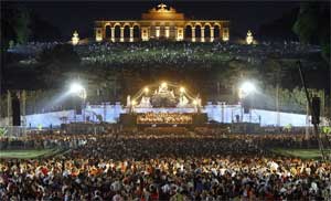 Concert by Vienna Philharmonic Orchestra held on grounds of Schoenbrunn Palace in Vienna, Austria. May 24, 2007. [&#169; AP Images]