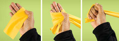 Photo explanation of how to grip a resistance band properly