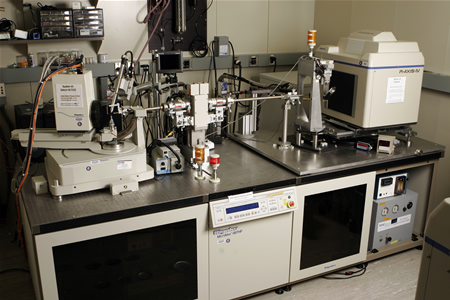 Figure 1: The core of the NIEHS X-ray facility is comprised of a Saturn 92 CCD detector (left port) and a Raxis-IV detector (right port) mounted on a MicroMax-007HF generator