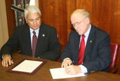 left to right: State Forester Gene Kodama and State Conservationist Niles Glasgow signed a Memorandum of Understanding on August 8, 2008, which will help promote forest management, advance conservation on forestlands, and improve delivery of technical assistance to private landowners in South Carolina.