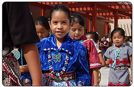 native american children in traditional dress