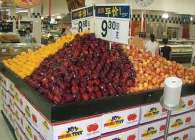 photo of U.S. apples and oranges on sale at Wal-Mart
