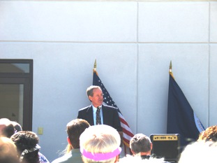 Senator Crapo was a speaker at the dedication ceremony of the new ARS lab held earlier in the day.