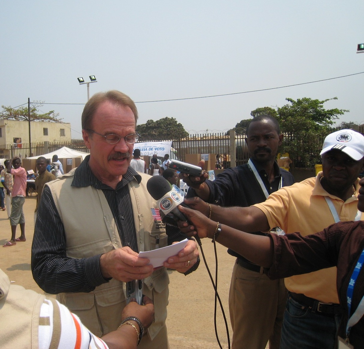 Ambassador speaks to media in Cazenga municipality.