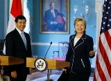Secretary Hillary Rodham Clinton and Indonesia's Foreign Mininster Hassan Wirajuda at their news conference in Washington, June 8, 2009.