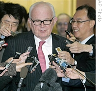 Stephen Bosworth speaks to the media in Seoul, South Korea, 09 Mar 2009