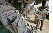 Sudanese men read sports news in the absence of ten political newspapers in Khartoum on 18 Nov. 2008