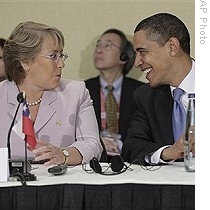 President Barack Obama speaks with Chile's President Michelle Bachelet during UNASUR countries meeting at Summit of the Americas, 18 Apr 2009