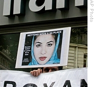 记者无国界在巴黎抗议伊朗