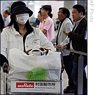 从日本抵达上海的乘客