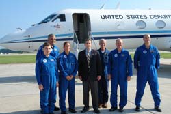 Senator DeMint with G-IV crew in front of aircraft