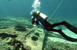 NOAA diver explores shipwreck