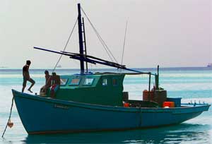 Boat at anchor after morning fishing, Guraidoo Island, Maldives, January 16, 2005. [© AP Images]