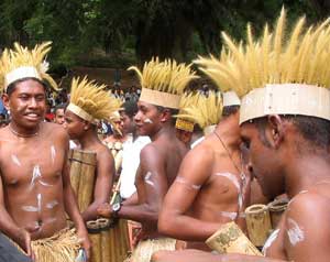 Men in traditional costume participate in welcoming ceremony, Honiara, Solomon Islands, July 20, 2004. [© AP Images]