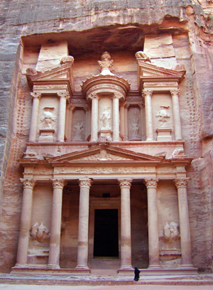 The Treasury, Al Khazneh, at the archaeological site Petra, Jordan, August 20, 2006. [© AP Images]