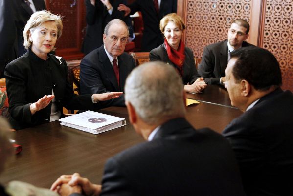 SecretaryClinton and Special Envoy to the Middle East George Mitchell meet with Egyptian President Hosni Mubarak, foreground right, at the Red Sea resort of Sharm el-Sheik, Egypt, Monday, March 2, 2009. 