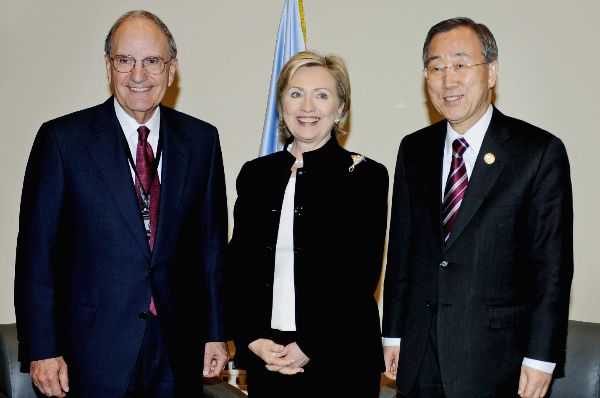Middle East envoy George Mitchell, Secretary  Clinton and U.N. Secretary-General Ban Ki-moon meet on the sidelines of the Egypt-hosted international conference on rebuilding Gaza, in Sharm el-Sheik, Egypt Monday, March 2, 2009. 