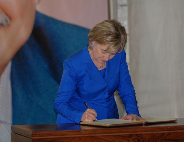 Secretary Clinton signs the condolence book of former Lebanese Prime Minister Rafik Hariri.