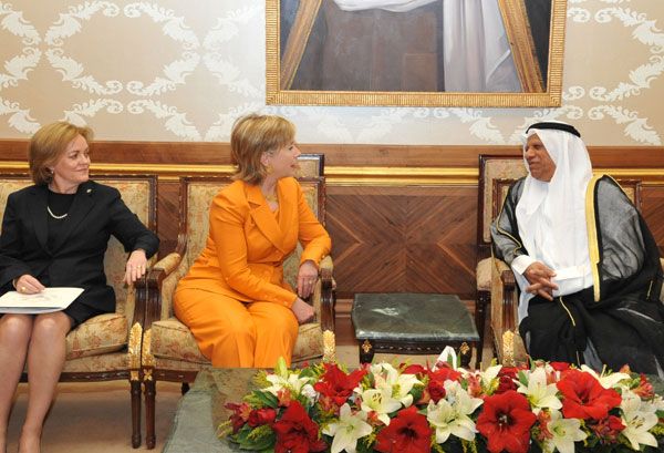  Kuwaiti MFA Ambassador Ali AL-Samak welcomes Secretary of State Hillary Rodham Clinton on April 24, 2009, accompanied by U.S. Ambassador to Kuwait Deborah K. Jones.