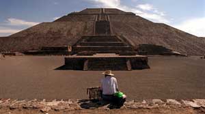 The Aztec Pyramid of the Sun in Teotihuacan, Mexico, December 23, 1999. [© AP Images]