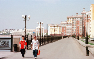 Children carrying fishing gear walk along an embankment in Astana, Kazakhstan, May 7, 2001. [© AP Images]