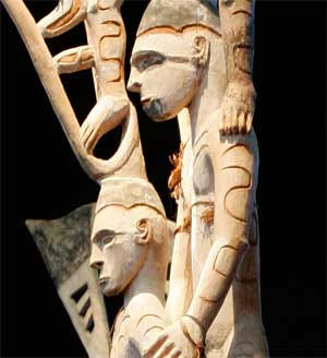 Detail of funerary pole from Papua New Guinea, June 19, 2006. [© AP Images]
