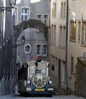 Tourist sightseeing train in old downtown Luxembourg, 2003. [© AP Images]