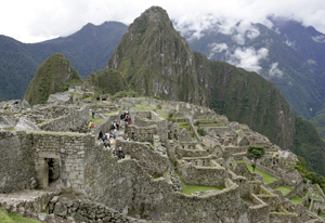 Incan ruins at Machu Picchu, Peru, July 2006. [© AP Images]